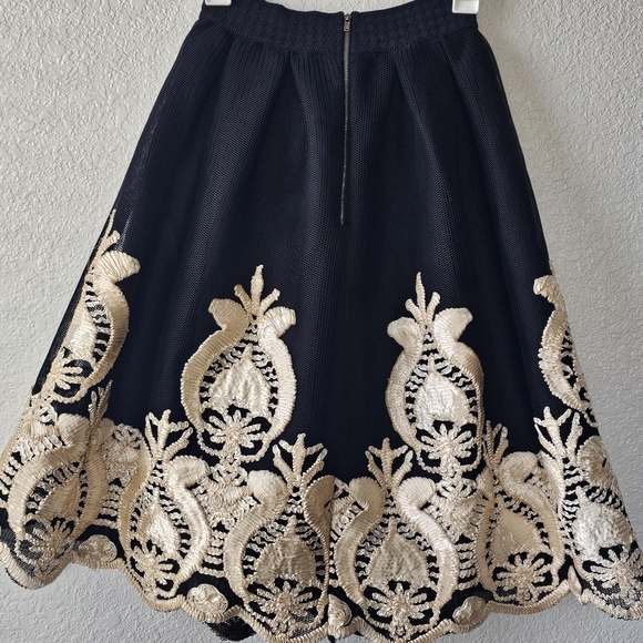 INA [í:na] Elastic Waist Soutache Embroidered Skirt - Picture 3 of 8